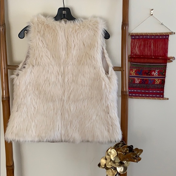 L.O.G.G. Faux Fur Vest NWOT -SOLD - Picture 4 of 4